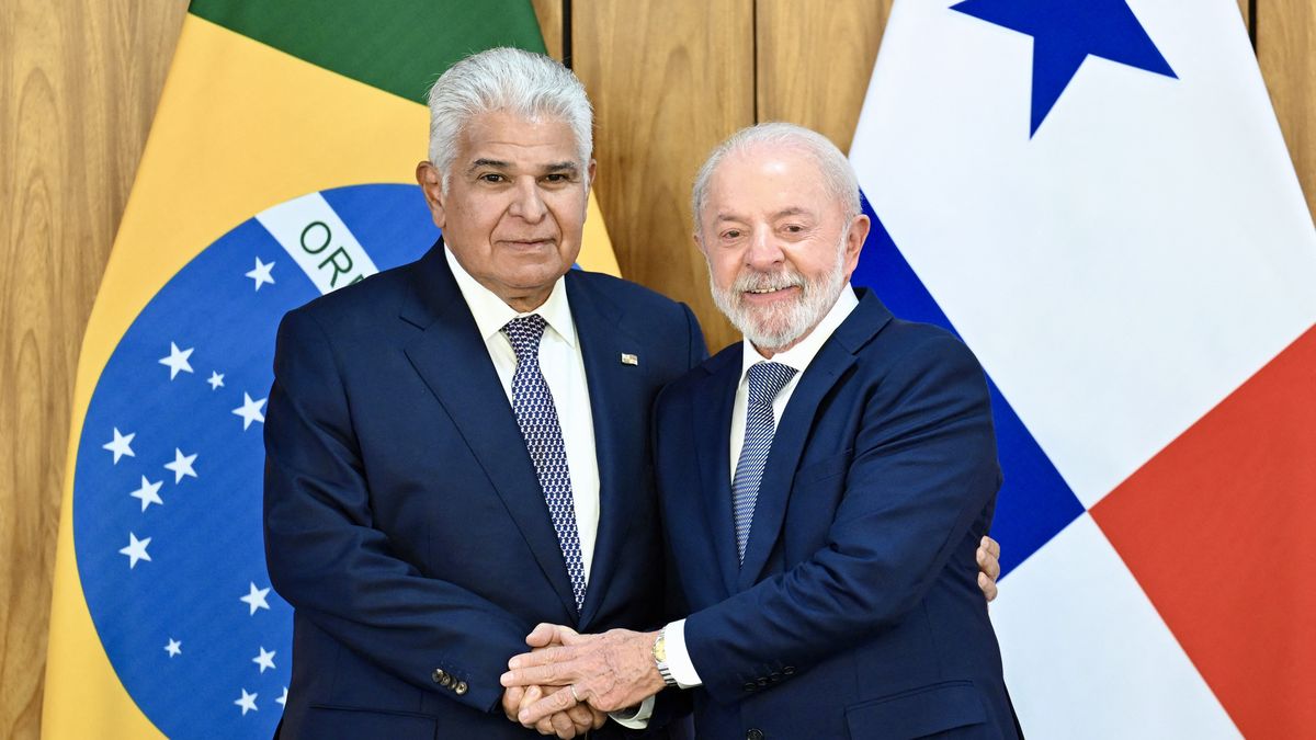 El presidente de Brasil, Luiz Inácio Lula da Silva, y su homólogo panameño, José Raúl Mulino, conversaron este jueves sobre la situación en Venezuela y coincidieron en la necesidad de preservar la paz y la estabilidad en América Latina y el Caribe, informaron fuentes oficiales. El presidente de Brasil, Luiz Inácio Lula da Silva, y su homólogo panameño, José Raúl Mulino, conversaron este jueves sobre la situación en Venezuela y coincidieron en la necesidad de preservar la paz y la estabilidad en América Latina y el Caribe, informaron fuentes oficiales.