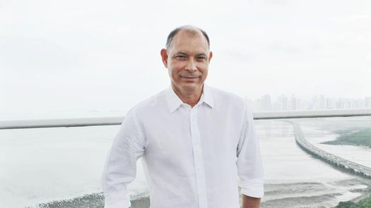 Universidad de Cambridge publica por primera vez una obra de un autor panameño