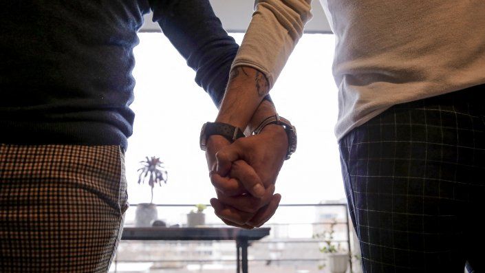Las palabras hombre y mujer y la concepción de procrear para que sea considerado matrimonio es lo que el Parlamento debate cambiar actualmente. Foto/AFP Las palabras hombre y mujer y la concepción de procrear para que sea considerado matrimonio es lo que el Parlamento debate cambiar actualmente. Foto/AFP