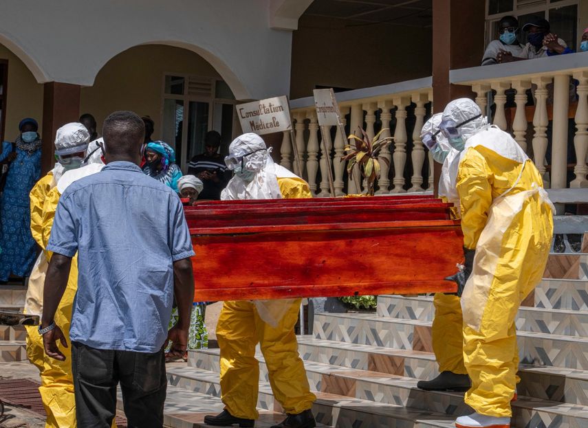 Habitantes de RD Congo irrumpen en hospital para llevarse el cuerpo de un fallecido por ébola