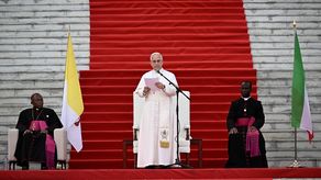 El papa León XIV conmemoró este martes el primer aniversario de la muerte del pontífice Francisco, de quien dijo que ha dado tanto a la Iglesia con su vida, su testimonio, su palabra y sus gestos y valoró su cercanía con los más pobres y débiles.