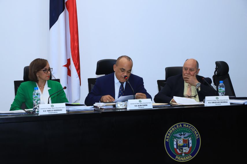 Nuevas propuestas para reformar la CSS son presentadas por las bancadas de diputados