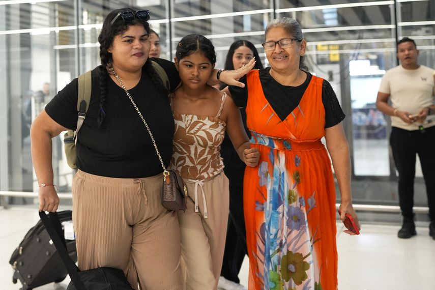 Momento de la llegada a Panamá de las ciudadanas liberadas. AFP