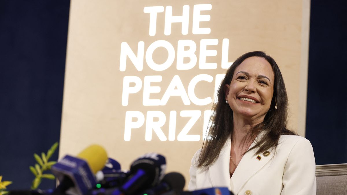 La salida de la líder opositora María Corina Machado, de Venezuela para llegar a Oslo, donde debía recibir el Nobel de la Paz, es digna de una película de espías. La salida de la líder opositora María Corina Machado, de Venezuela para llegar a Oslo, donde debía recibir el Nobel de la Paz, es digna de una película de espías.