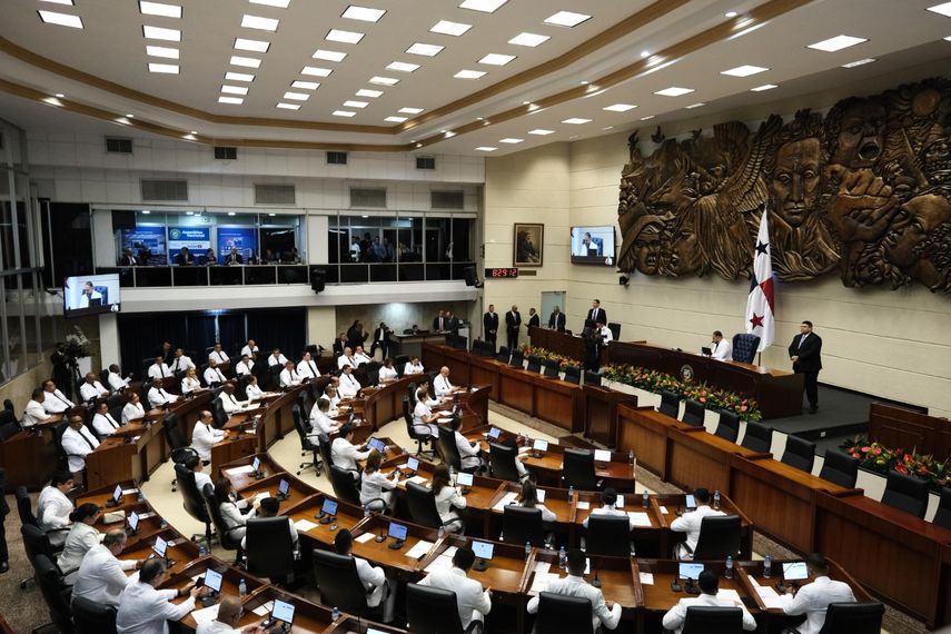 La Asamblea Nacional de Panamá emitió este lunes una resolución en respaldo a Edmundo González Urrutia, reconociéndolo como ganador de las elecciones presidenciales de Venezuela. La Asamblea Nacional de Panamá emitió este lunes una resolución en respaldo a Edmundo González Urrutia, reconociéndolo como ganador de las elecciones presidenciales de Venezuela.