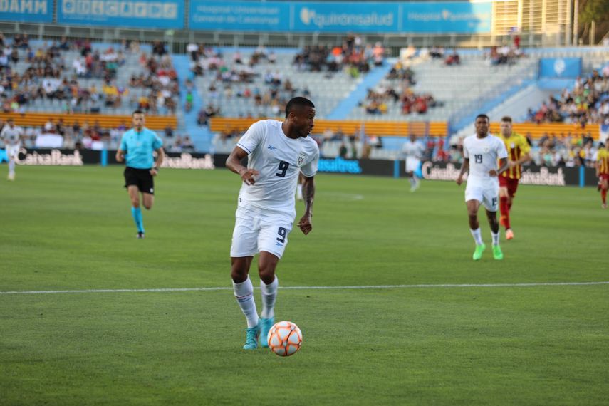 La Federación Gallega de Fútbol (FGF) informó este miércoles de que ya ha vendido casi 15.000 entradas para el partido amistoso que disputarán el viernes las selecciones de Galicia y Panamá en el estadio de Balaídos (Vigo). La Federación Gallega de Fútbol (FGF) informó este miércoles de que ya ha vendido casi 15.000 entradas para el partido amistoso que disputarán el viernes las selecciones de Galicia y Panamá en el estadio de Balaídos (Vigo).