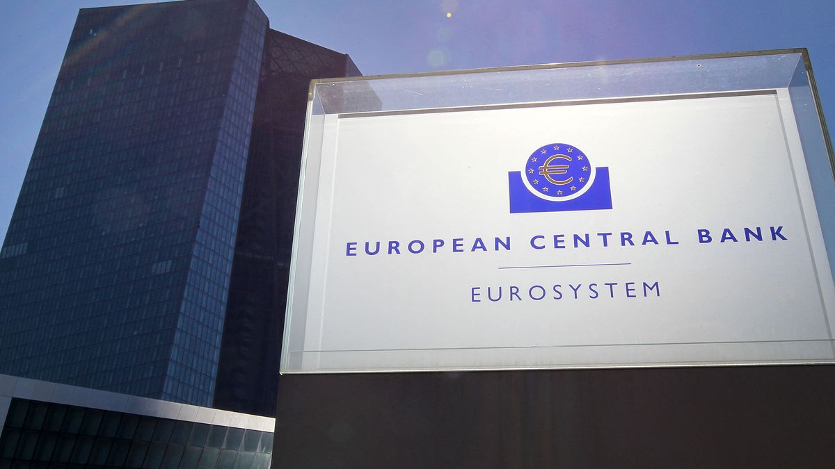 El Banco Central Europeo (BCE) mantuvo este jueves sus tipos de interés a los depósitos bancarios en la zona del euro en el 2 % porque la inflación está en el objetivo y seguirá ahí.