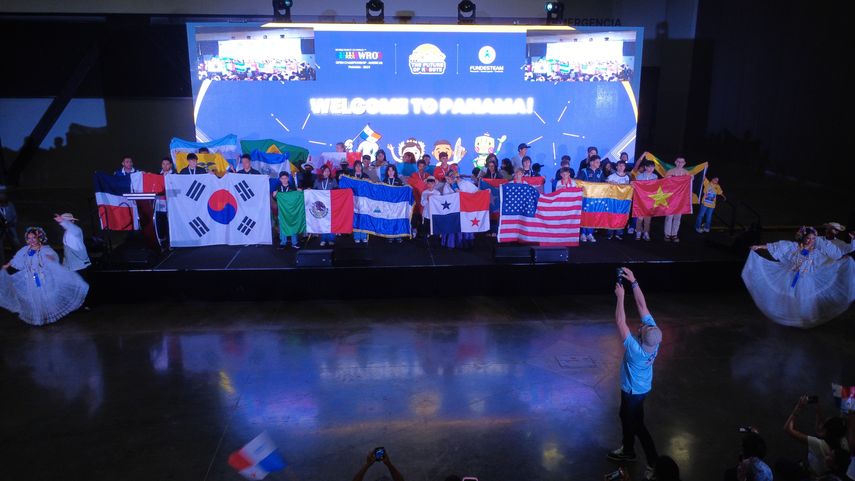 Inauguran con éxito competencia internacional de robótica en Panamá