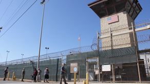 Familiares de venezolanos enviados a Guantánamo demandan a Trump