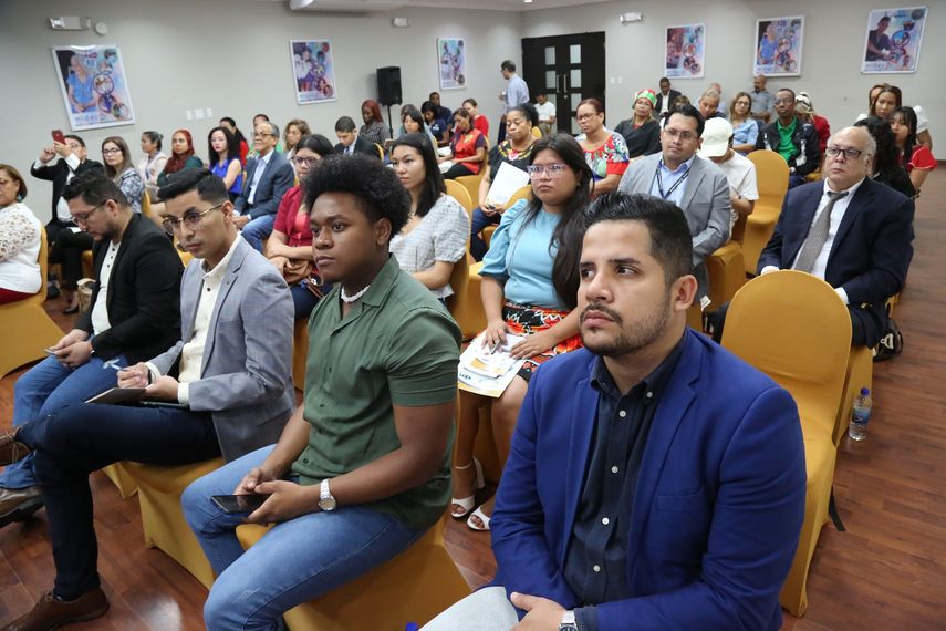 En temas de valores nacionales, el 78% dijo que defendería a Panamá ante una agresión extranjera y 76% siente admiración por los héroes nacionales. En temas de valores nacionales, el 78% dijo que defendería a Panamá ante una agresión extranjera y 76% siente admiración por los héroes nacionales.