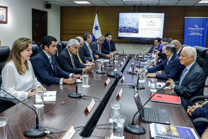 El presidente electo, José Raúl Mulino, designó a Antonio Manuel (tercero) González como secretario ejecutivo del Consejo Nacional para el Desarrollo Sostenible (CONADES) a partir del 1 de julio. El presidente electo, José Raúl Mulino, designó a Antonio Manuel (tercero) González como secretario ejecutivo del Consejo Nacional para el Desarrollo Sostenible (CONADES) a partir del 1 de julio. 