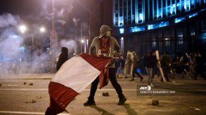 Crece presión para que renuncie el nuevo presidente en Perú