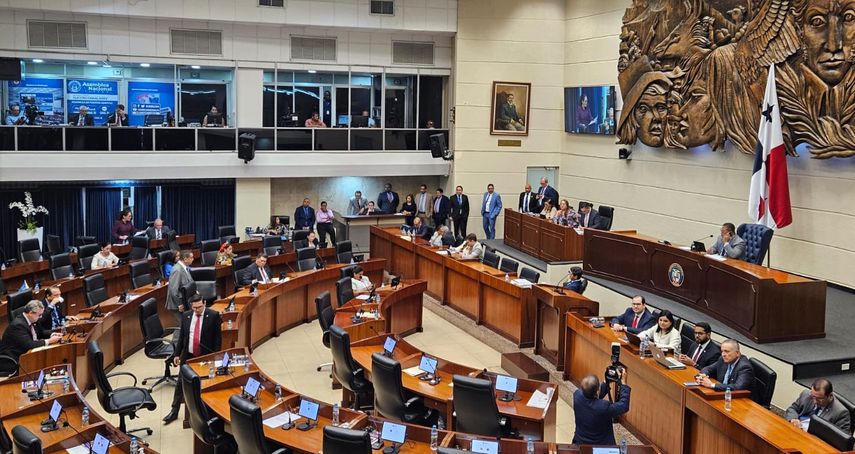 Presidente sancionó contrato con minera a pesar de protestas. Presidente sancionó contrato con minera a pesar de protestas.