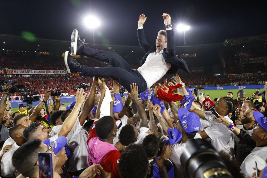 Aunque el seleccionador ha dicho que le preocupa más la falta de generación de jugadas ofensivas que la de gol, Panamá sufrió para sostener una cuota anotadora constante en las eliminatorias. Aunque el seleccionador ha dicho que le preocupa más la falta de generación de jugadas ofensivas que la de gol, Panamá sufrió para sostener una cuota anotadora constante en las eliminatorias.