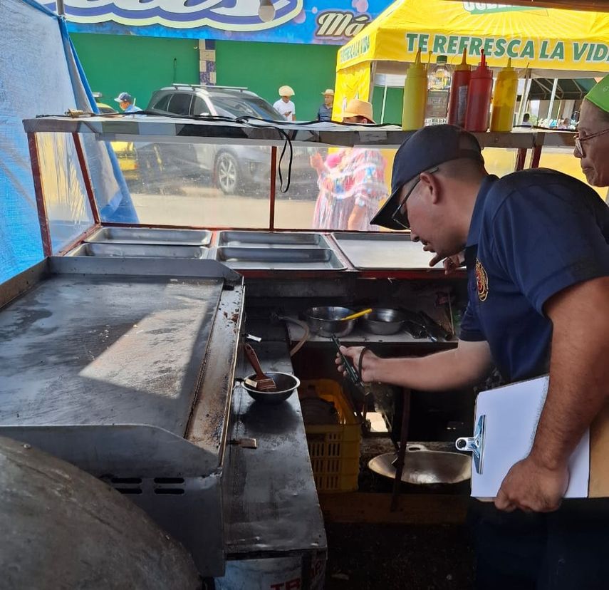 Bomberos detectan anomalías en la ruta del Desfile de las Mil Polleras 2025