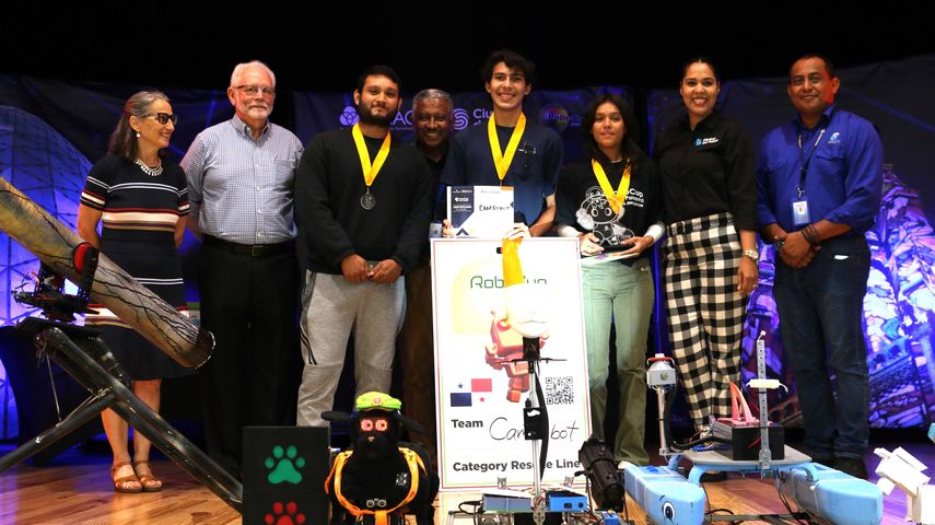 Cinco estudiantes representarán a Panamá en torneo internacional de robótica