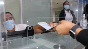 Habilitan los sábados para notificación de renovación en regularización migratoria