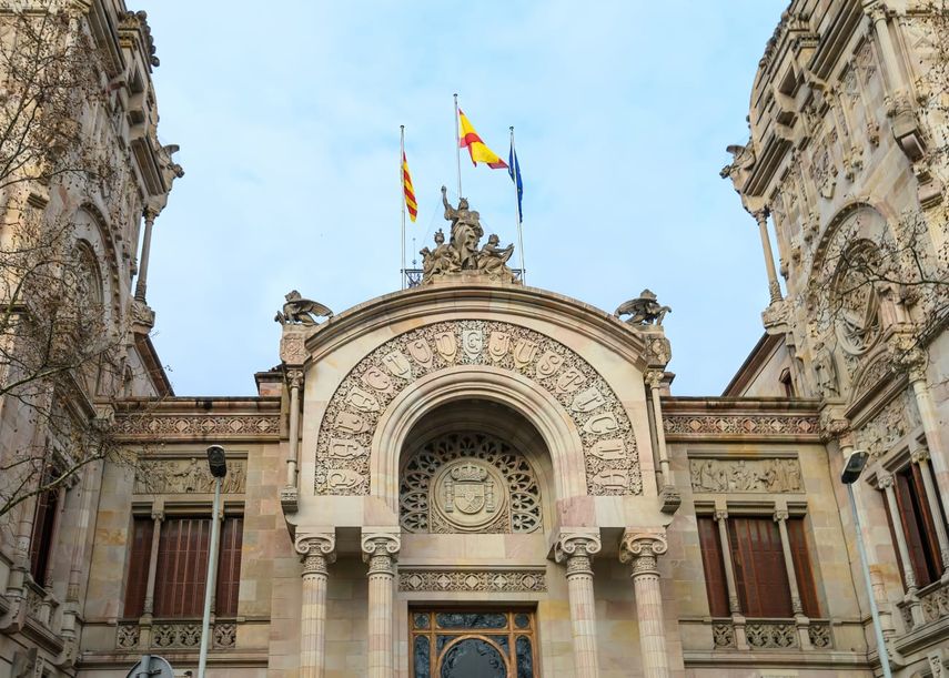 España declara que un beso no consentido es una "agresión sexual". España declara que un beso no consentido es una "agresión sexual".