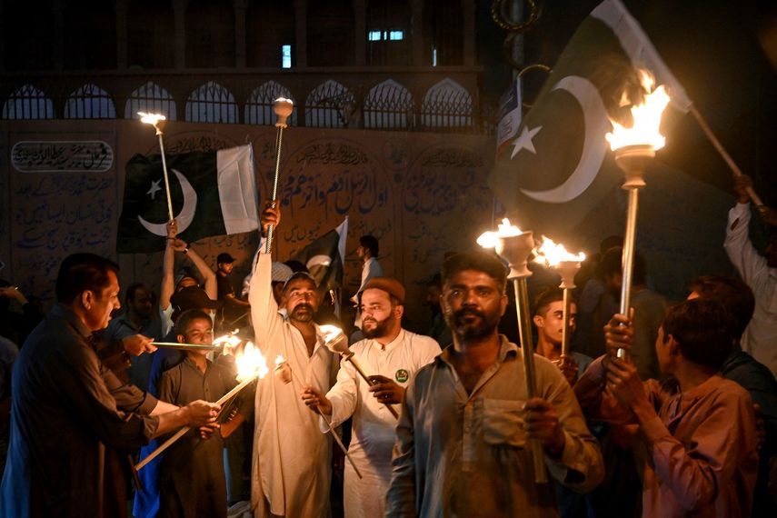 Alto el fuego entre India y Pakistán resiste tras acusaciones mutuas de violaciones