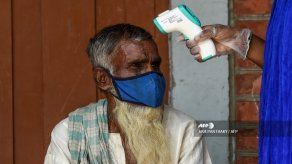 El misterio de la baja mortalidad por coronavirus en India