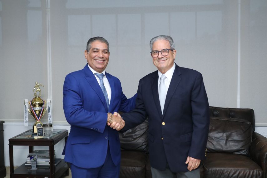 Ministros del MINSA sostienen primera reunión de transición