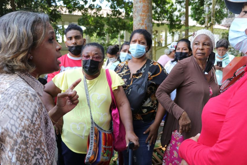 Afectados por Dietilenglicol son atendidos en el Minsa