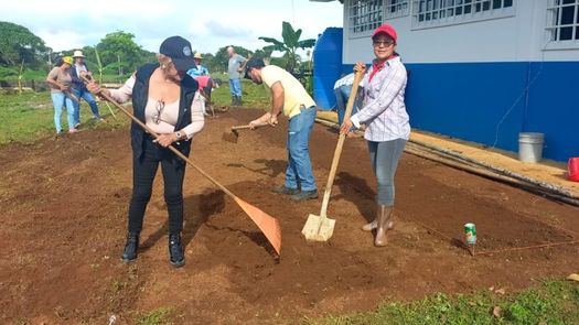 MIDA y MEDUCA asesoran preparación de huerto escolar en Chiriquí