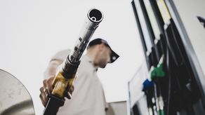 Panamá acumuló una factura de importación de B/.1,873.2 millones en diésel, jet fuel y gasolinas de 95 y 91 octanos entre enero y julio de 2026, en un contexto marcado por la volatilidad de los precios internacionales del petróleo y su impacto sobre los costos energéticos del país.