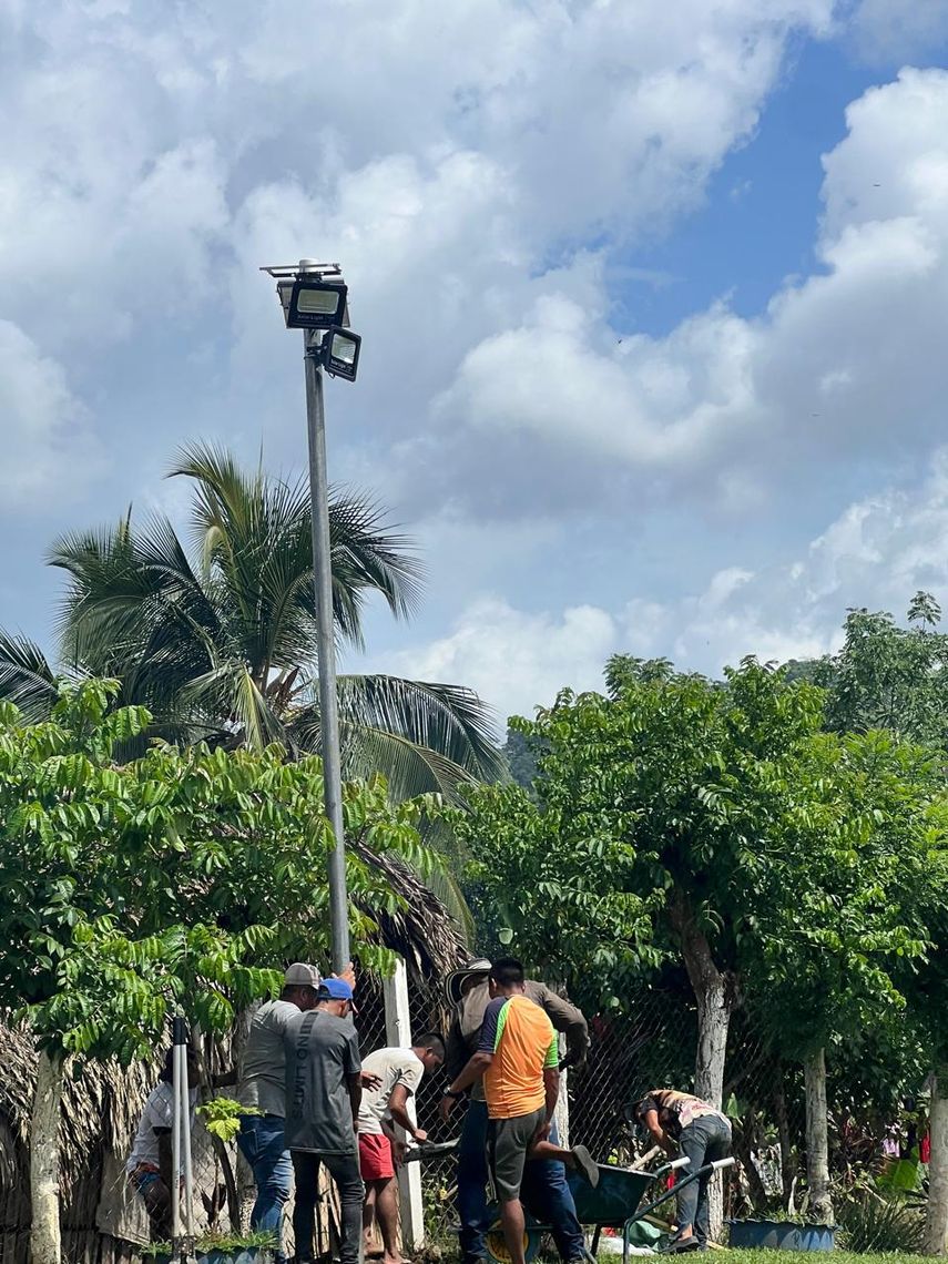 Con una inversión de más de B/. 7.4 millones, en solo un año de gobierno, 3,407 viviendas panameñas en comunidades rurales, comarcales y de difícil acceso a lo largo del país se han beneficiado con los proyectos electrificados. Con una inversión de más de B/. 7.4 millones, en solo un año de gobierno, 3,407 viviendas panameñas en comunidades rurales, comarcales y de difícil acceso a lo largo del país se han beneficiado con los proyectos electrificados.