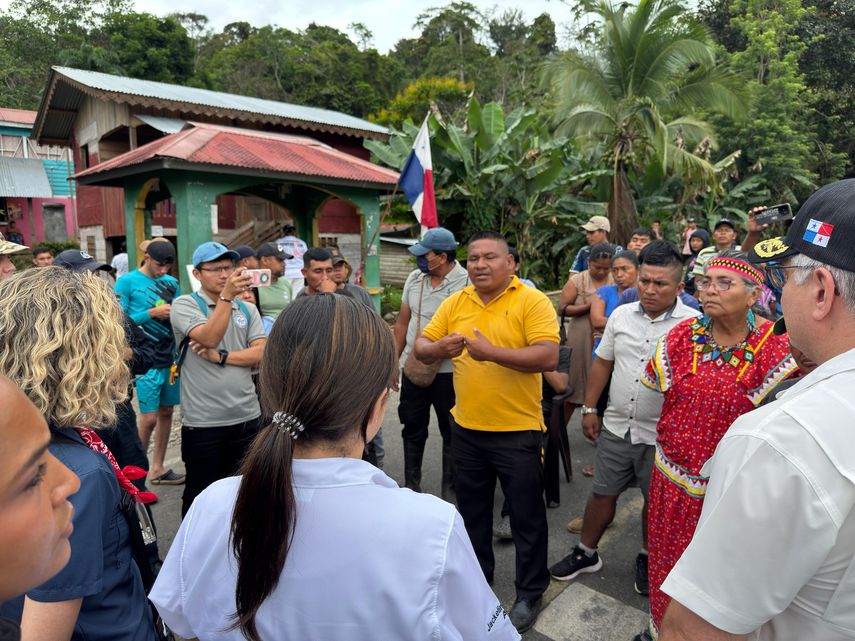 Comitiva del Gobierno se reunió con dirigentes de comunidades en Bocas del Toro
