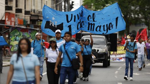 Miembros de los diferentes sindicatos marcharon este 1 de mayo en Panamá. EFE