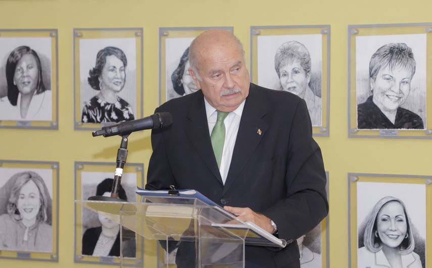 Bernal explicó a los funcionarios de la Asamblea Nacional los pasos para una nueva Constitución. Bernal explicó a los funcionarios de la Asamblea Nacional los pasos para una nueva Constitución.