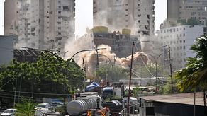 En Venezuela se ha iniciado el proceso de demolición controlada de edificios afectados por los terremotos. AFP