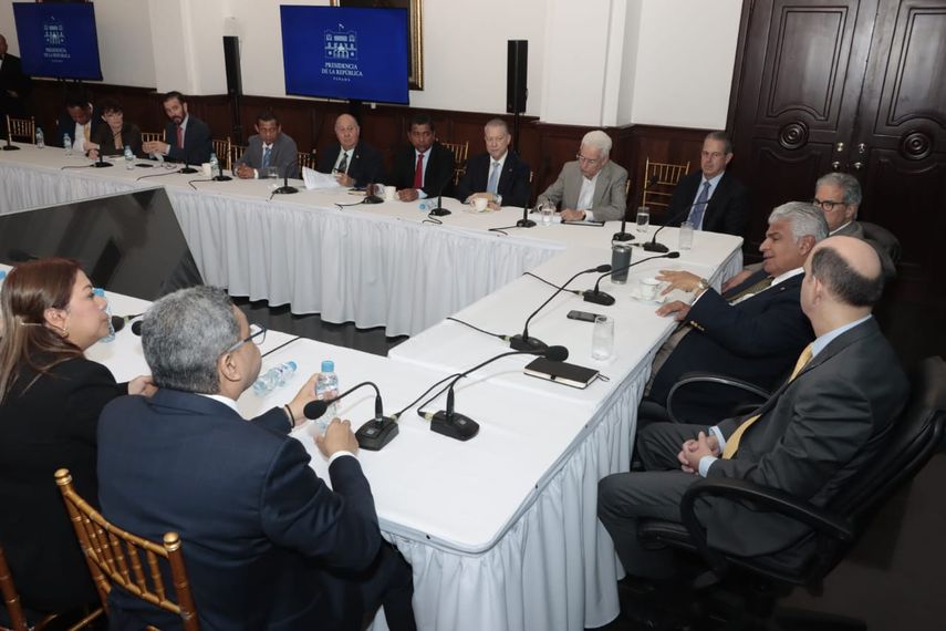 Mulino y diputados de CD acuerdan urgencia de reformar la CSS. Mulino y diputados de CD acuerdan urgencia de reformar la CSS.