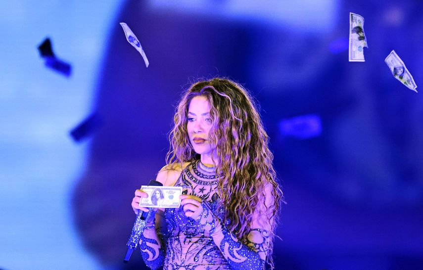 La cantante colombiana Shakira rompió el récord mundial Guinness a la gira de música latina más exitosa al recaudar 421