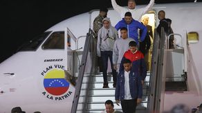 Llega a Venezuela avión con primer grupo de deportados desde Estados Unidos