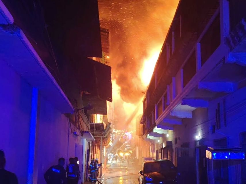 Bomberos atendieron la emergencia en Casco Antiguo.