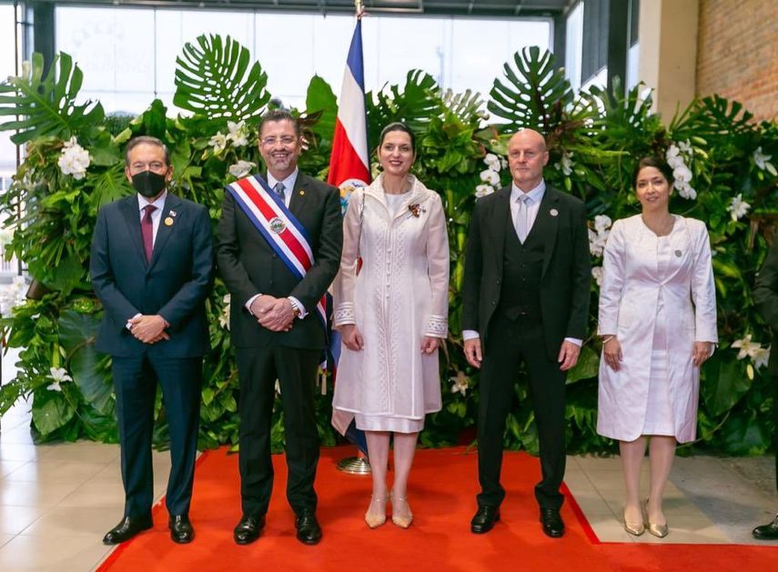 Rodrigo Chaves fue sancionado por acoso sexual en octubre de 2019 con un descenso a un puesto sin personas a cargo y la imposibilidad de un aumento de salario por tres años. Renunció aproximadamente un mes después.