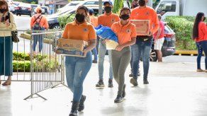Panameños se solidarizan con Haití y entregan donaciones