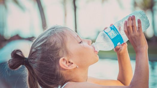 Ante el notable incremento de las temperaturas en el territorio nacional, el Ministerio de Salud (Minsa), emitió una serie de recomendaciones estrictas para prevenir afectaciones graves a la salud, tales como el agotamiento por calor, calambres, dermatitis y el golpe de calor, este último catalogado como potencialmente fatal. Ante el notable incremento de las temperaturas en el territorio nacional, el Ministerio de Salud (Minsa), emitió una serie de recomendaciones estrictas para prevenir afectaciones graves a la salud, tales como el agotamiento por calor, calambres, dermatitis y el golpe de calor, este último catalogado como potencialmente fatal.