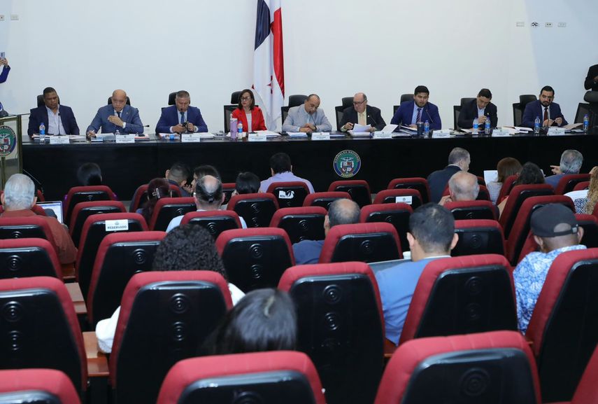 En su octavo día de consultas del proyecto 163, que modifica la Ley Orgánica de la Caja de Seguro Social (CSS), los diputados de la Comisión de Salud de la Asamblea Nacional, aprobaron un documento en el que solicitan que, mediante el programa Excel, se le hagan llegar informaciones relacionadas con los informes actuariales de esta entidad En su octavo día de consultas del proyecto 163, que modifica la Ley Orgánica de la Caja de Seguro Social (CSS), los diputados de la Comisión de Salud de la Asamblea Nacional, aprobaron un documento en el que solicitan que, mediante el programa Excel, se le hagan llegar informaciones relacionadas con los informes actuariales de esta entidad