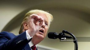 Trump dice que considera testificar en la investigación en su contra