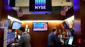 Wall Street cierra en baja una volátil semana