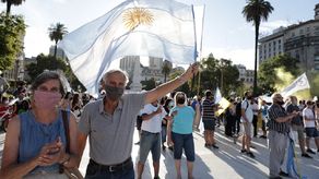 Uso de mascarillas al aire libre dejará de ser obligatorio en Argentina en octubre