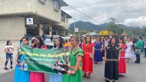 El desfile se realizó en horas de la tarde y contó con carros alegóricos que formaron parte de la actividad en el centro de Boquete.