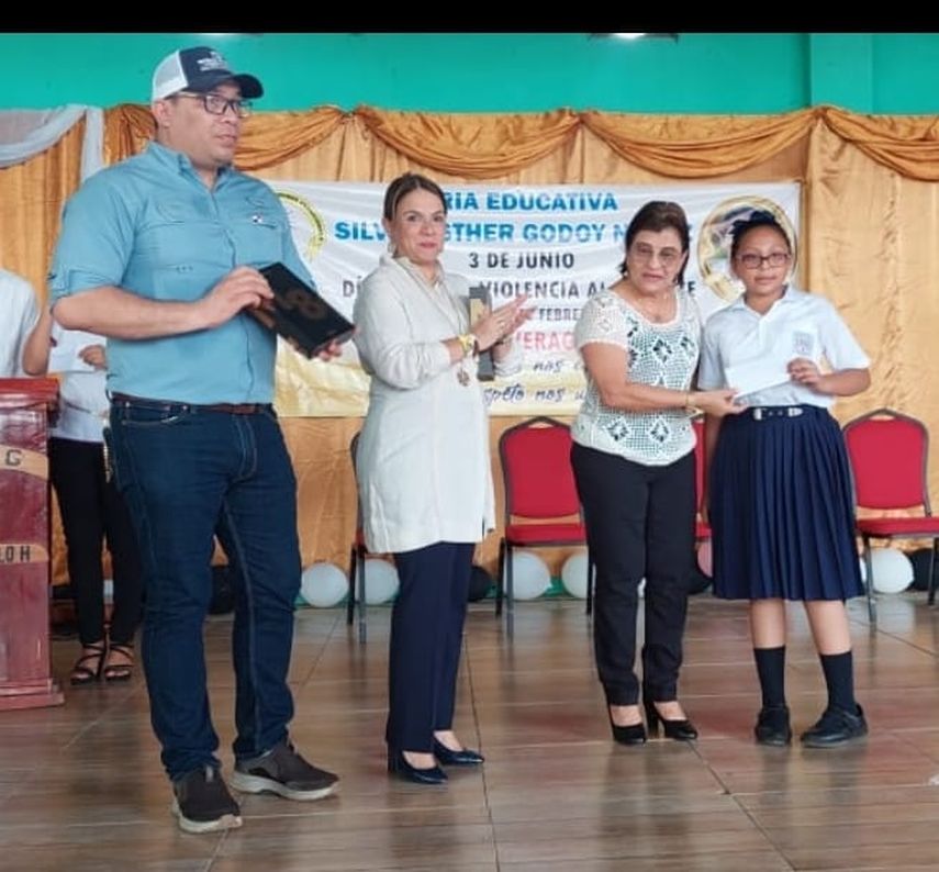 Comunidad educativa de Soná recuerda a Silvia Esther Godoy. Comunidad educativa de Soná recuerda a Silvia Esther Godoy.