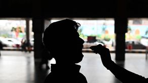 Wall Street termina a la baja arrastrada por caso de ómicron