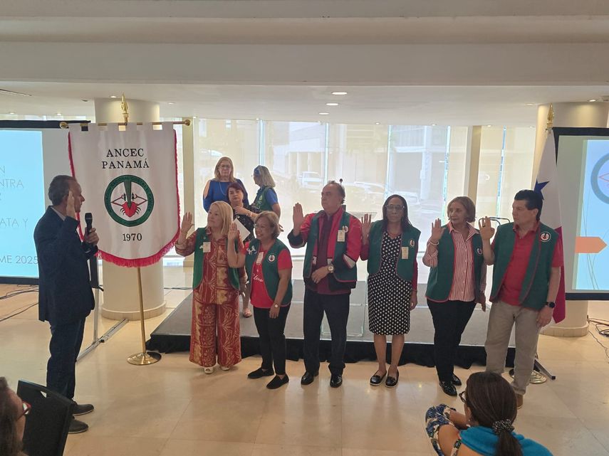 Juramentación de la nueva directiva de la ANCEC.
