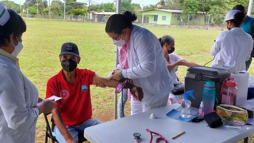 La jefa regional de Enfermería del Minsa, Maritza Montero indicó que este fin de semana en los centros comerciales Chiriquí Mall, El Terronal y Federal Mall, en la ciudad de David continúan con el proceso de vacunación contra el covid.