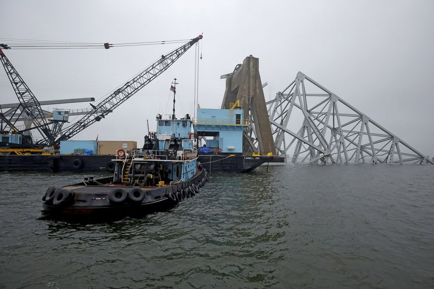 A bordo del helicóptero presidencial, Joe Biden sobrevoló las labores de remoción de escombros en Baltimore, donde aún permanece la estructura derrumbada. A bordo del helicóptero presidencial, Joe Biden sobrevoló las labores de remoción de escombros en Baltimore, donde aún permanece la estructura derrumbada.